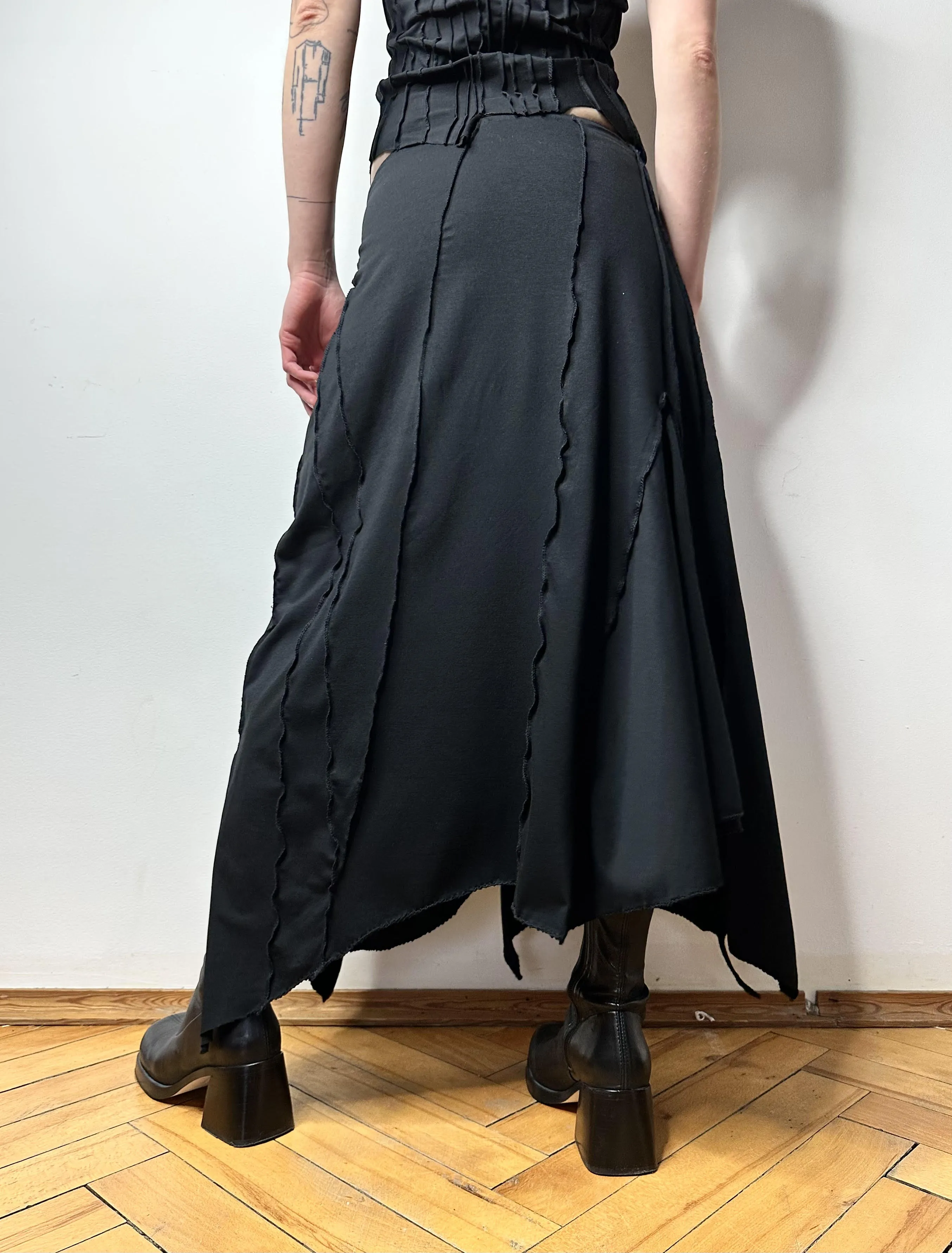 BLACK SCRAPS GUSSET SKIRT