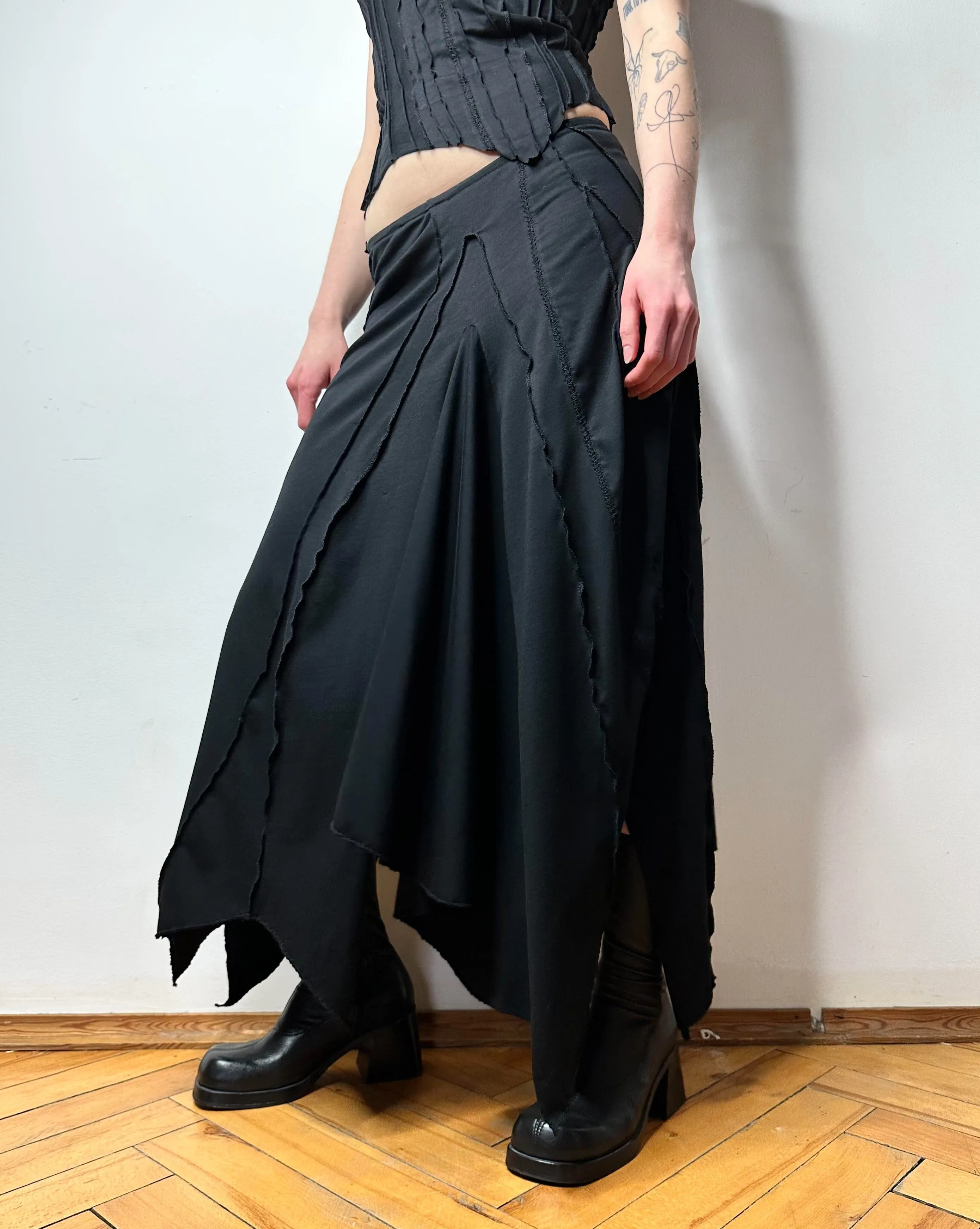 BLACK SCRAPS GUSSET SKIRT