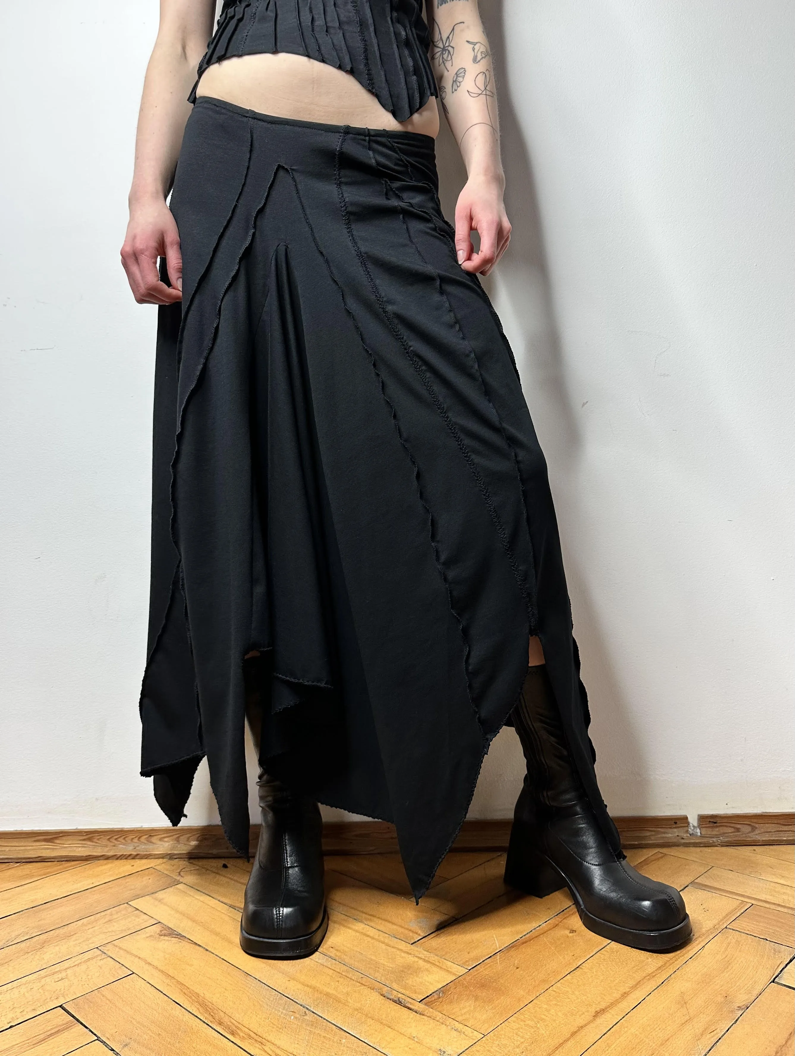 BLACK SCRAPS GUSSET SKIRT