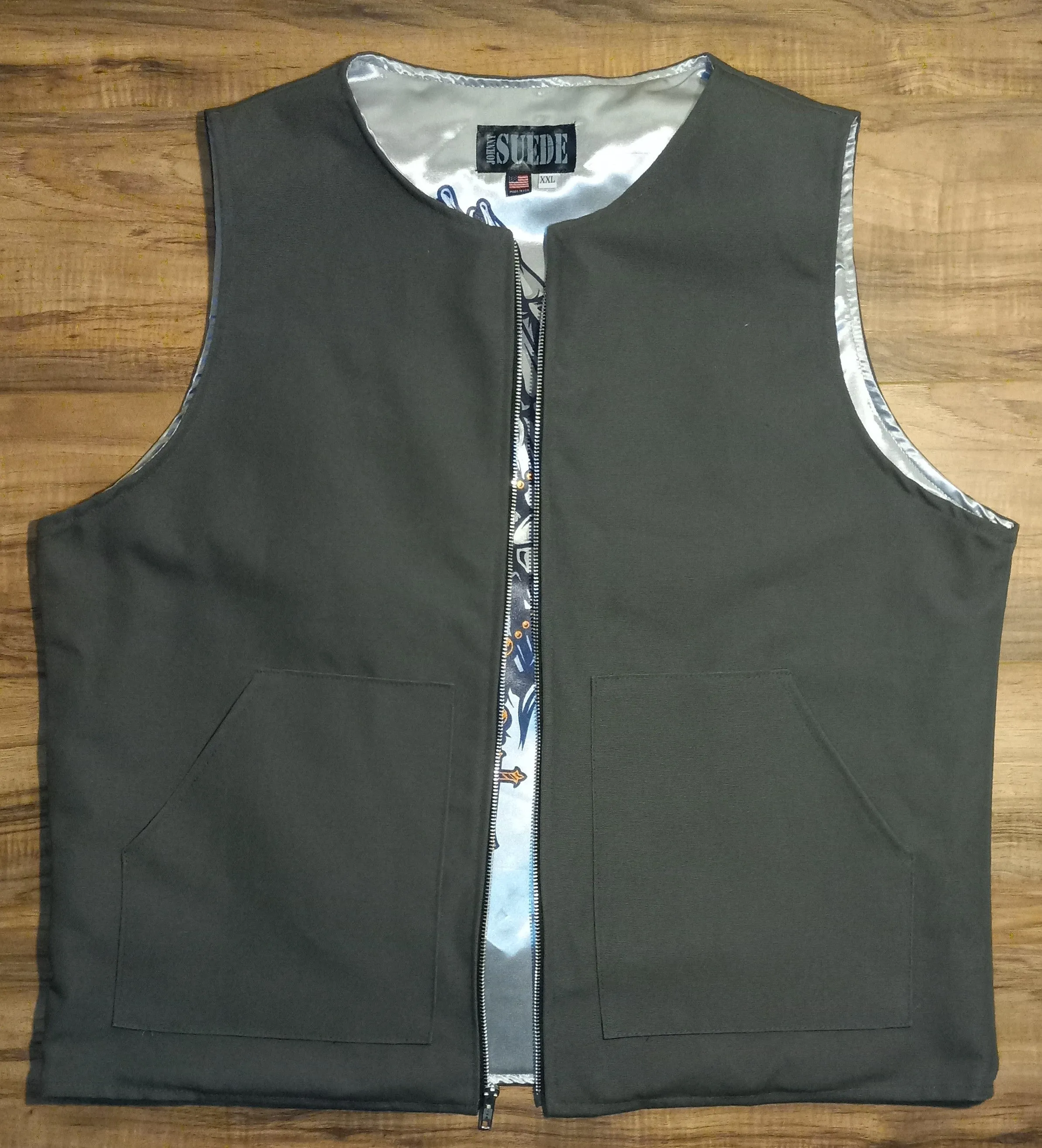 VEST - blk silver praying hands